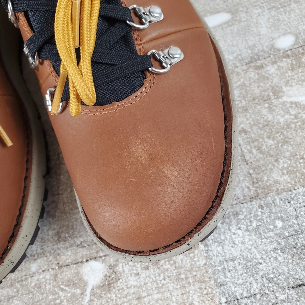 Danner Vertigo 917 Mens Hiking Shoes‎ Sz 8.5 Brown Lace Up Mid Top Waterproof